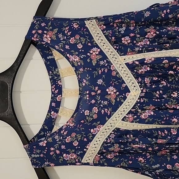 Floral Boho Entro Swing Dress Cut Out Back Size Large NWT - Picture 2 of 7